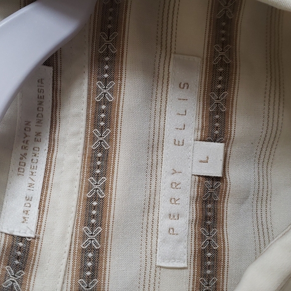 Perry Ellis Shirt, New, color cream, brown, Size L. - Picture 4 of 6